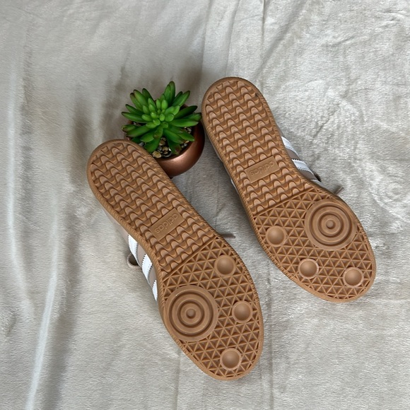 Adidas Samba Shoe - Picture 2 of 3